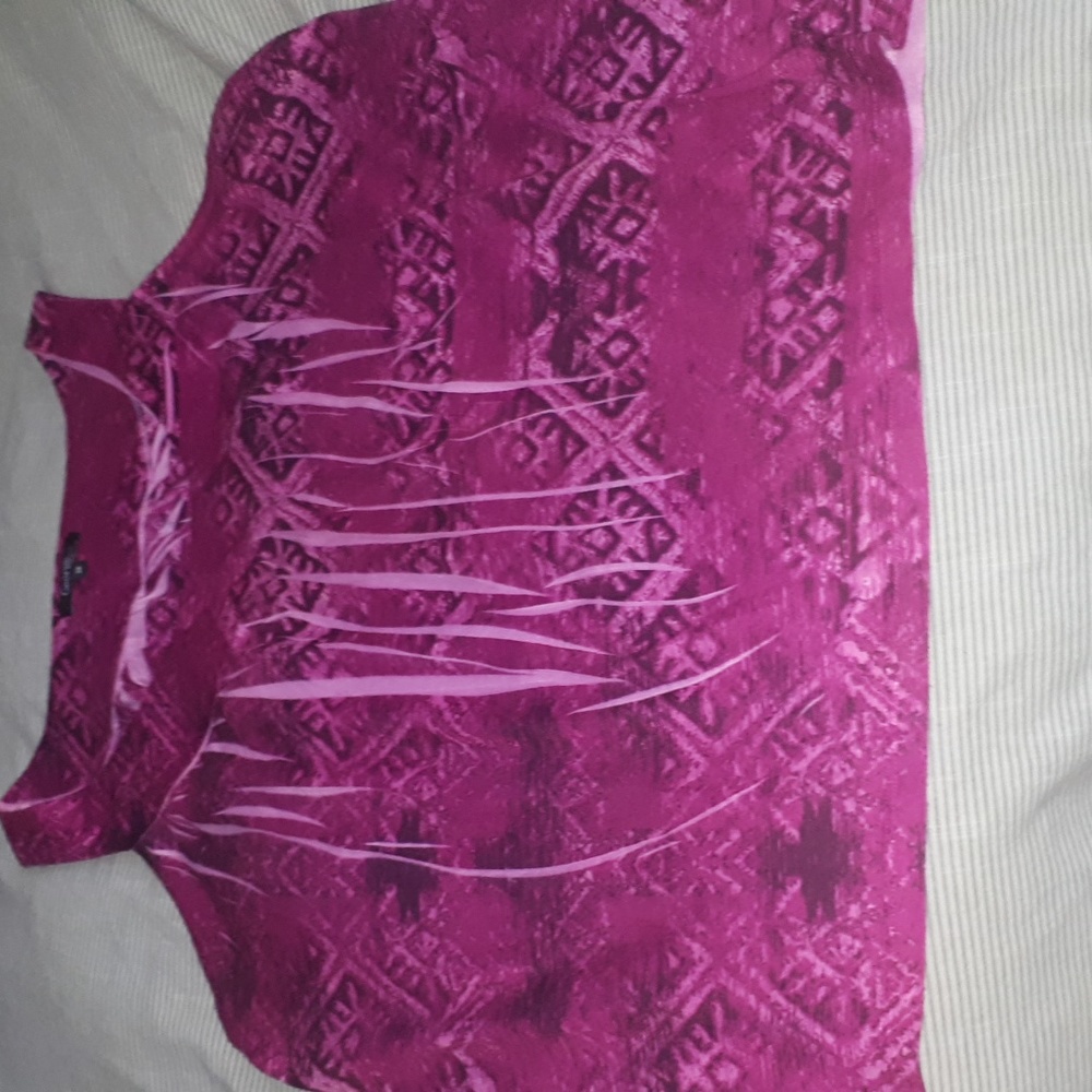 😊2X t shirt light purple /mauve azthec  print